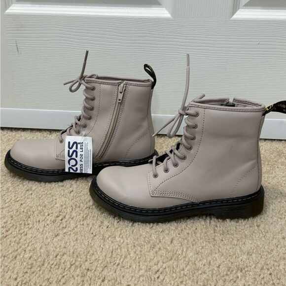 NWT Dr. Martens 1460 Big Kid Girls' Combat Boot Taupe Sz 2 - Picture 6 of 12